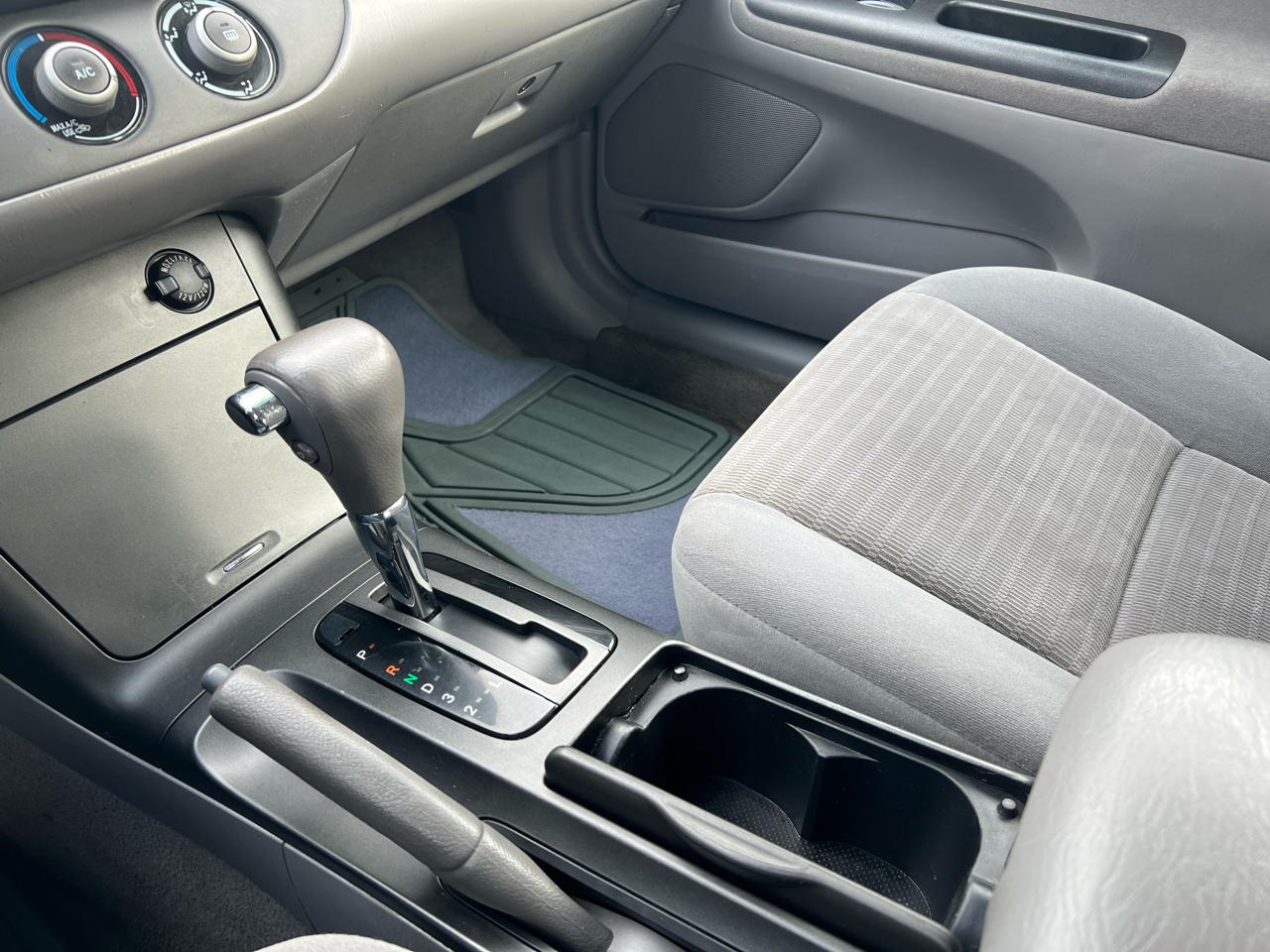 Toyota Camry 4dr Sdn LE Auto (Natl) 2006