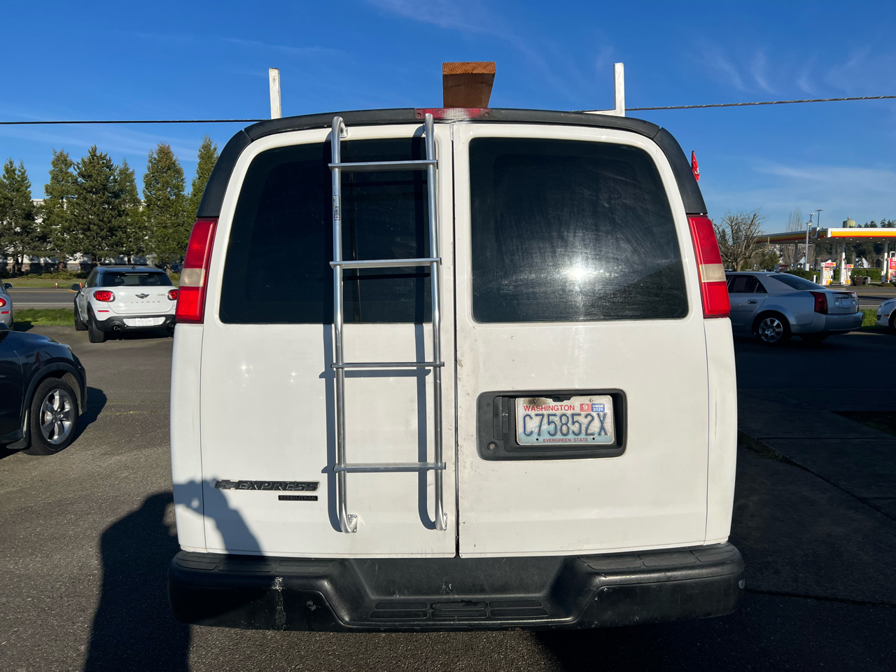 Chevrolet Express Cargo Van RWD 1500 135" 2012