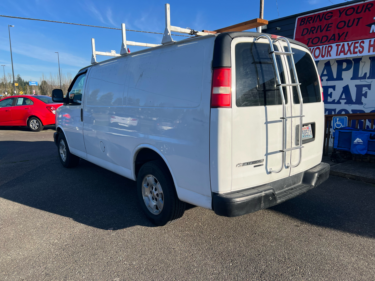 Chevrolet Express Cargo Van RWD 1500 135" 2012