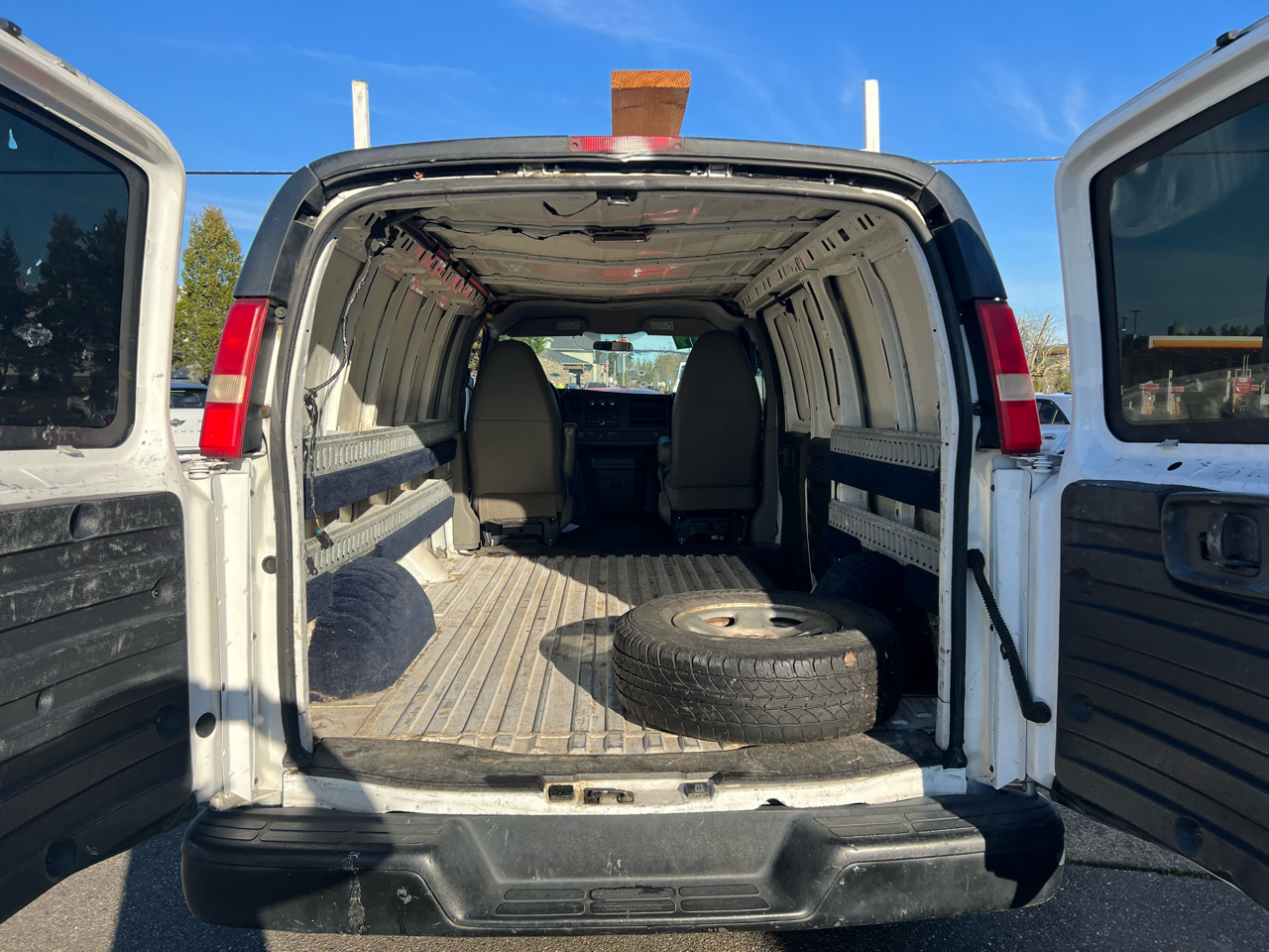 Chevrolet Express Cargo Van RWD 1500 135" 2012