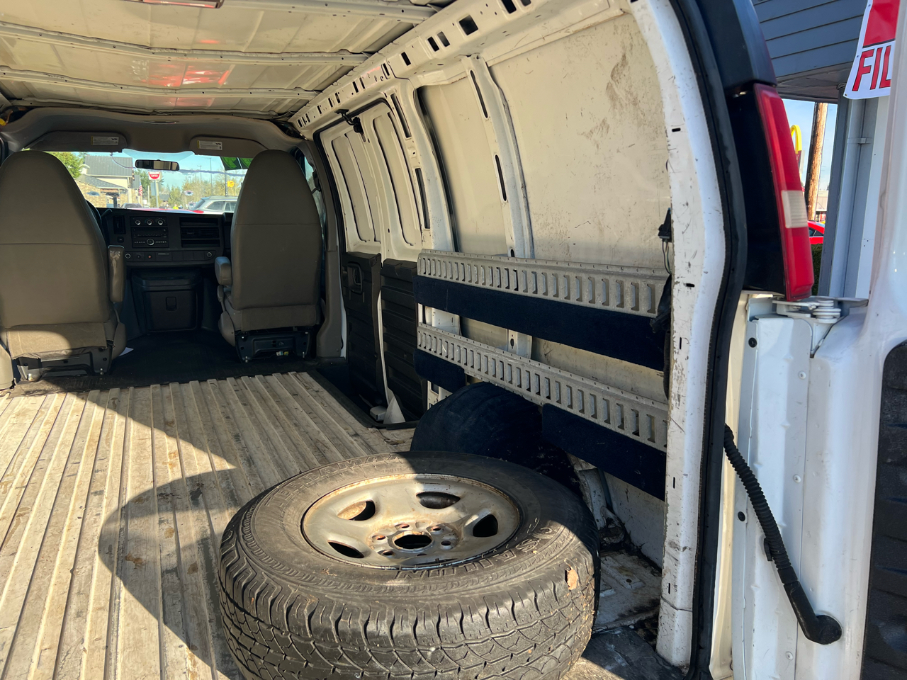 Chevrolet Express Cargo Van RWD 1500 135" 2012