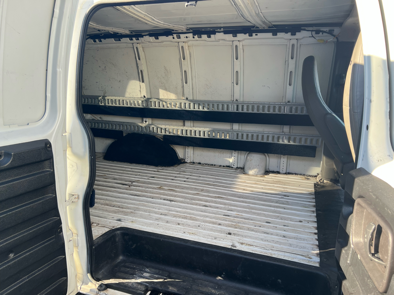 Chevrolet Express Cargo Van RWD 1500 135" 2012