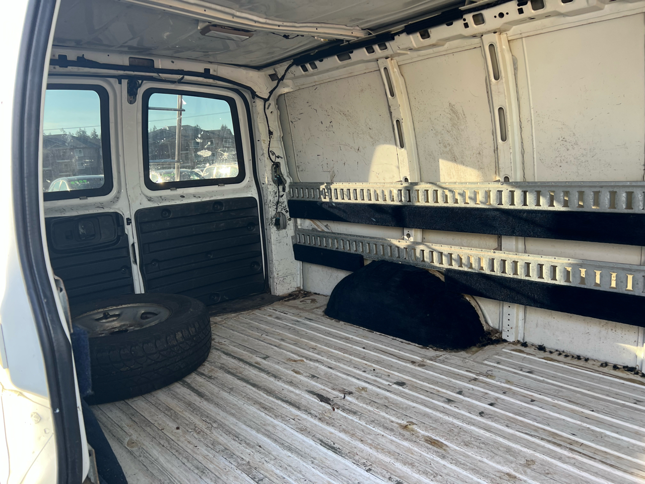 Chevrolet Express Cargo Van RWD 1500 135" 2012