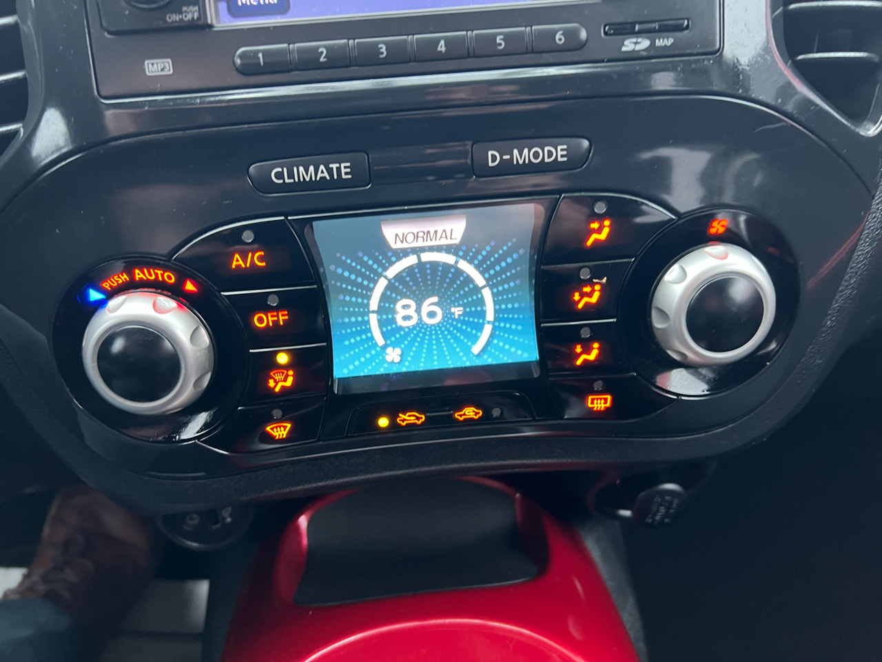 Nissan Juke 5dr Wgn CVT SV AWD 2013