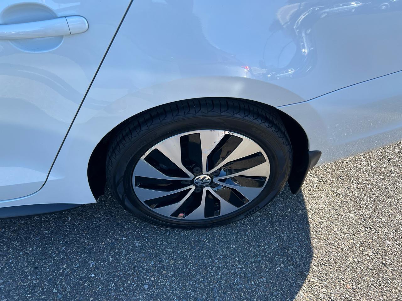 Volkswagen Jetta Sedan 4dr DSG Hybrid 2014