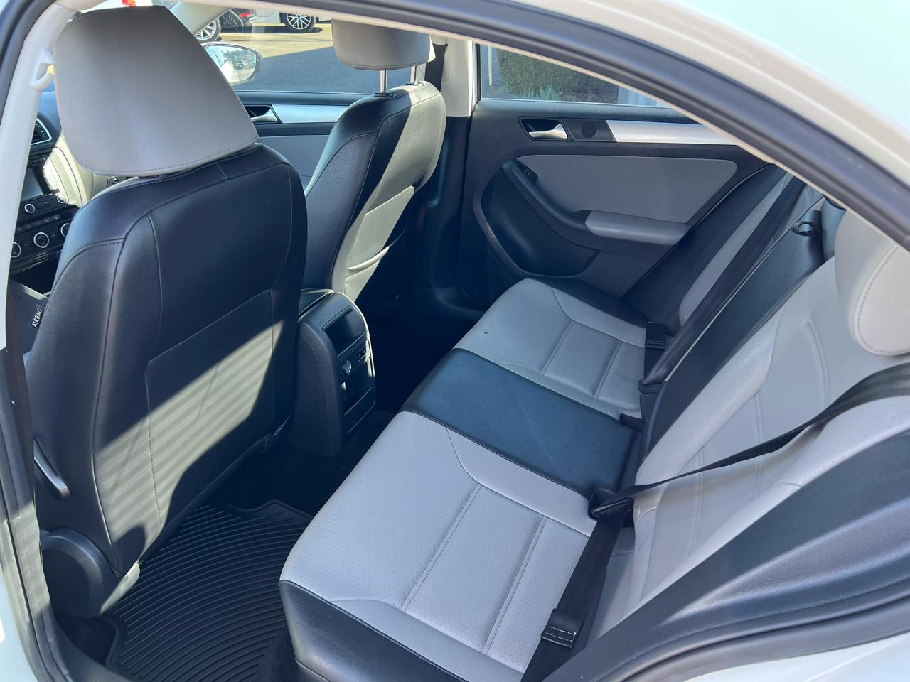 Volkswagen Jetta Sedan 4dr DSG Hybrid 2014