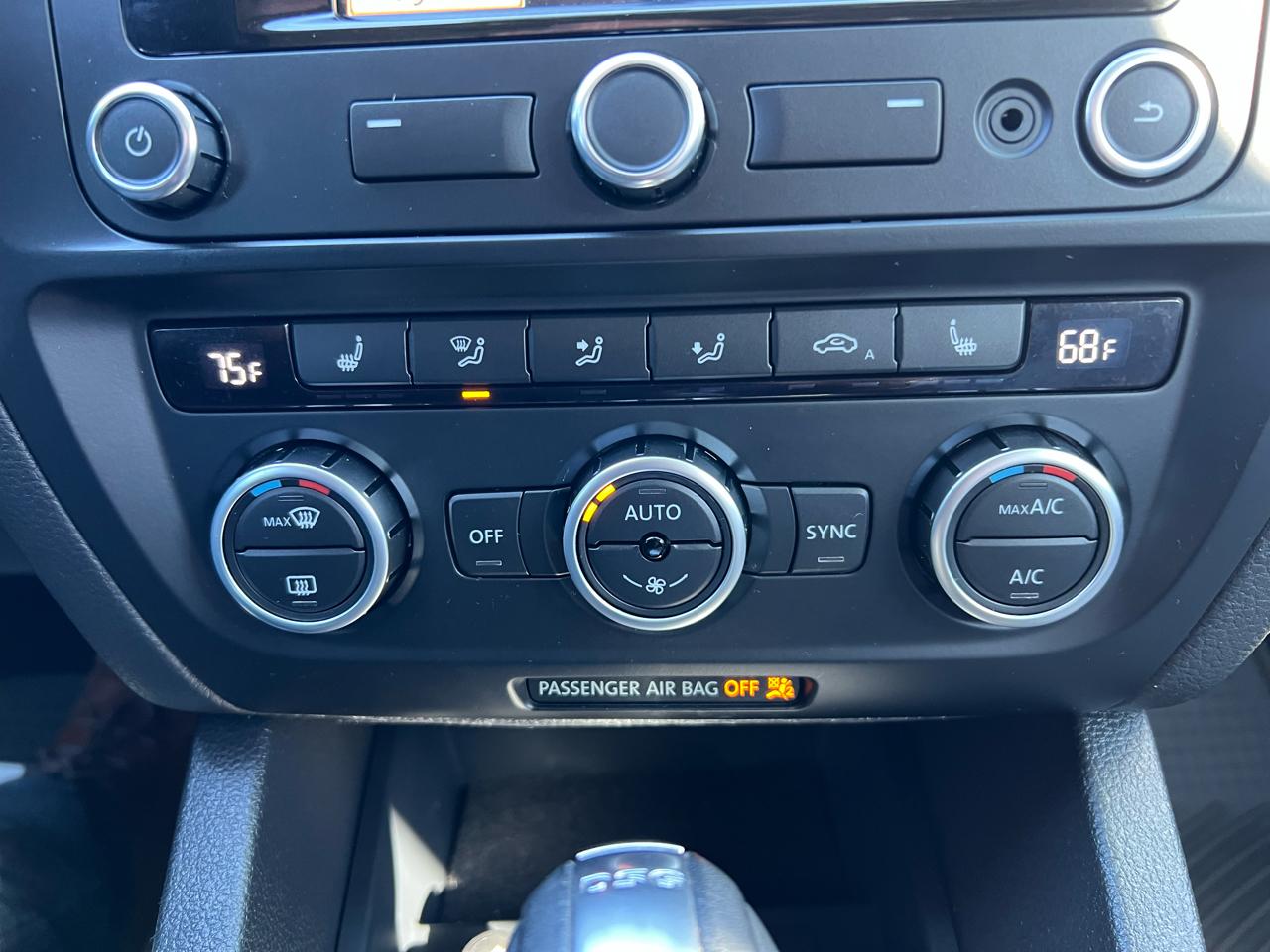 Volkswagen Jetta Sedan 4dr DSG Hybrid 2014