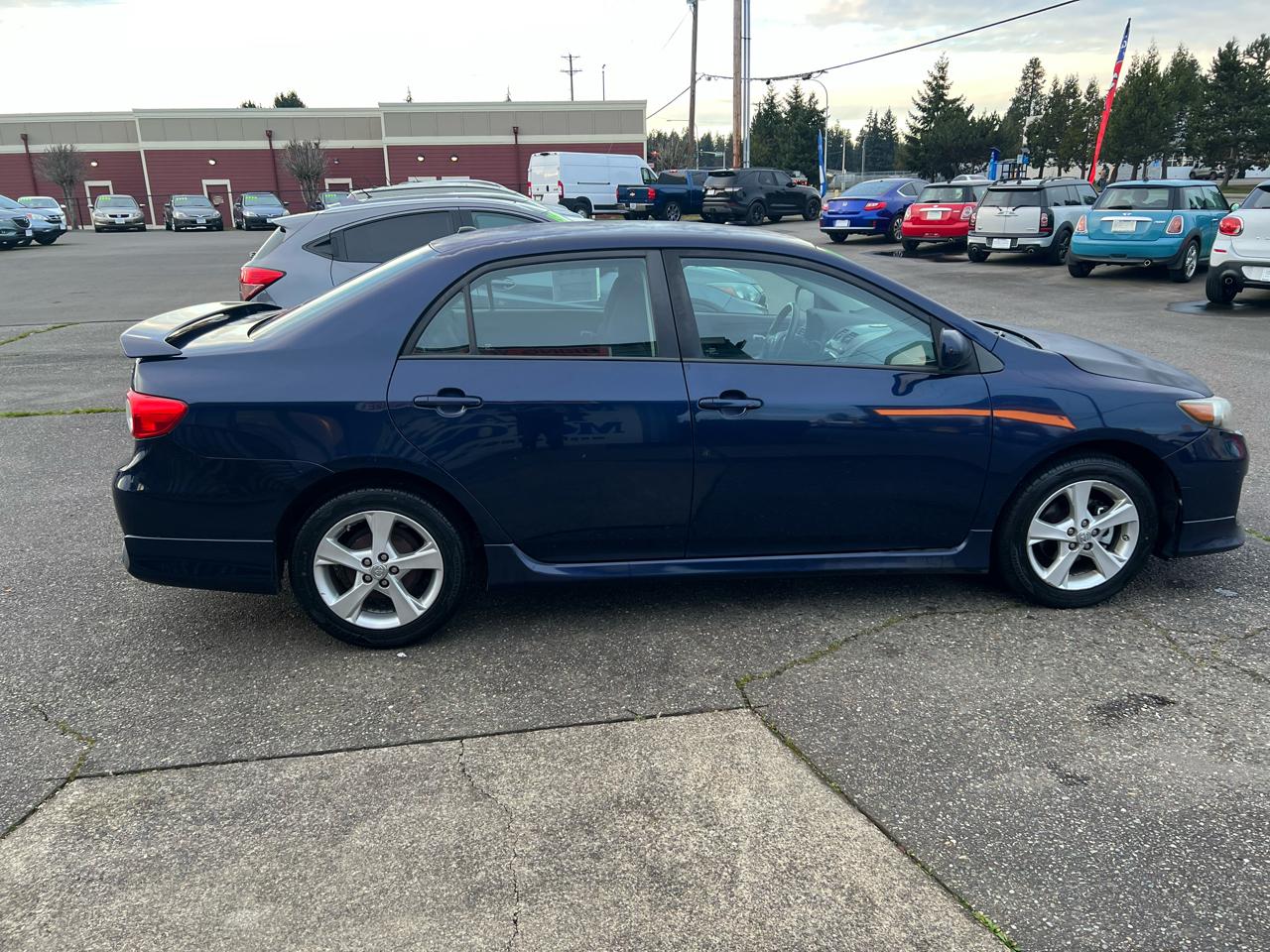 Toyota Corolla 4dr Sdn Man L (Natl) 2011