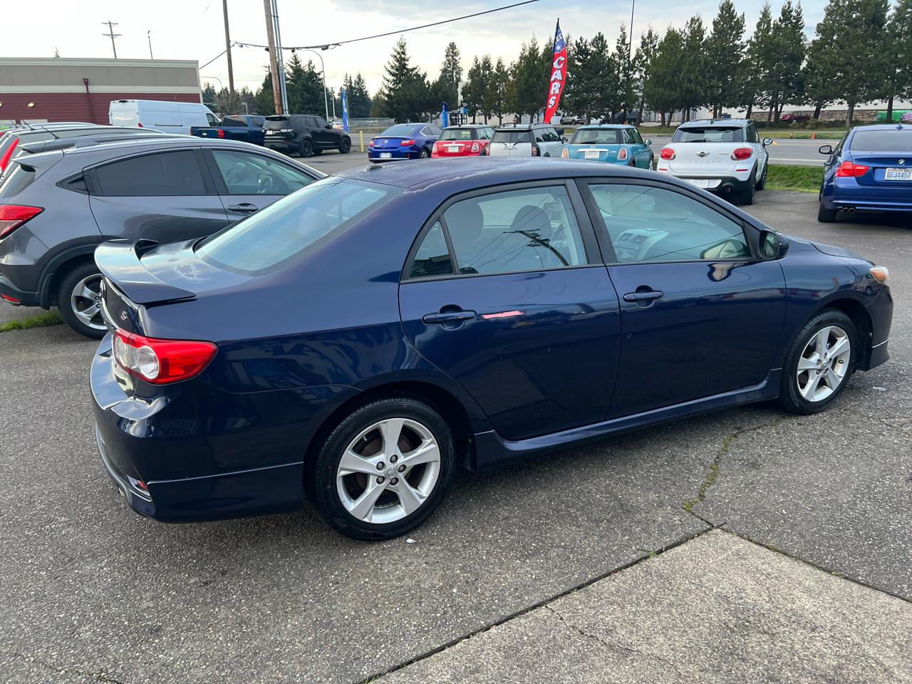 Toyota Corolla 4dr Sdn Man L (Natl) 2011