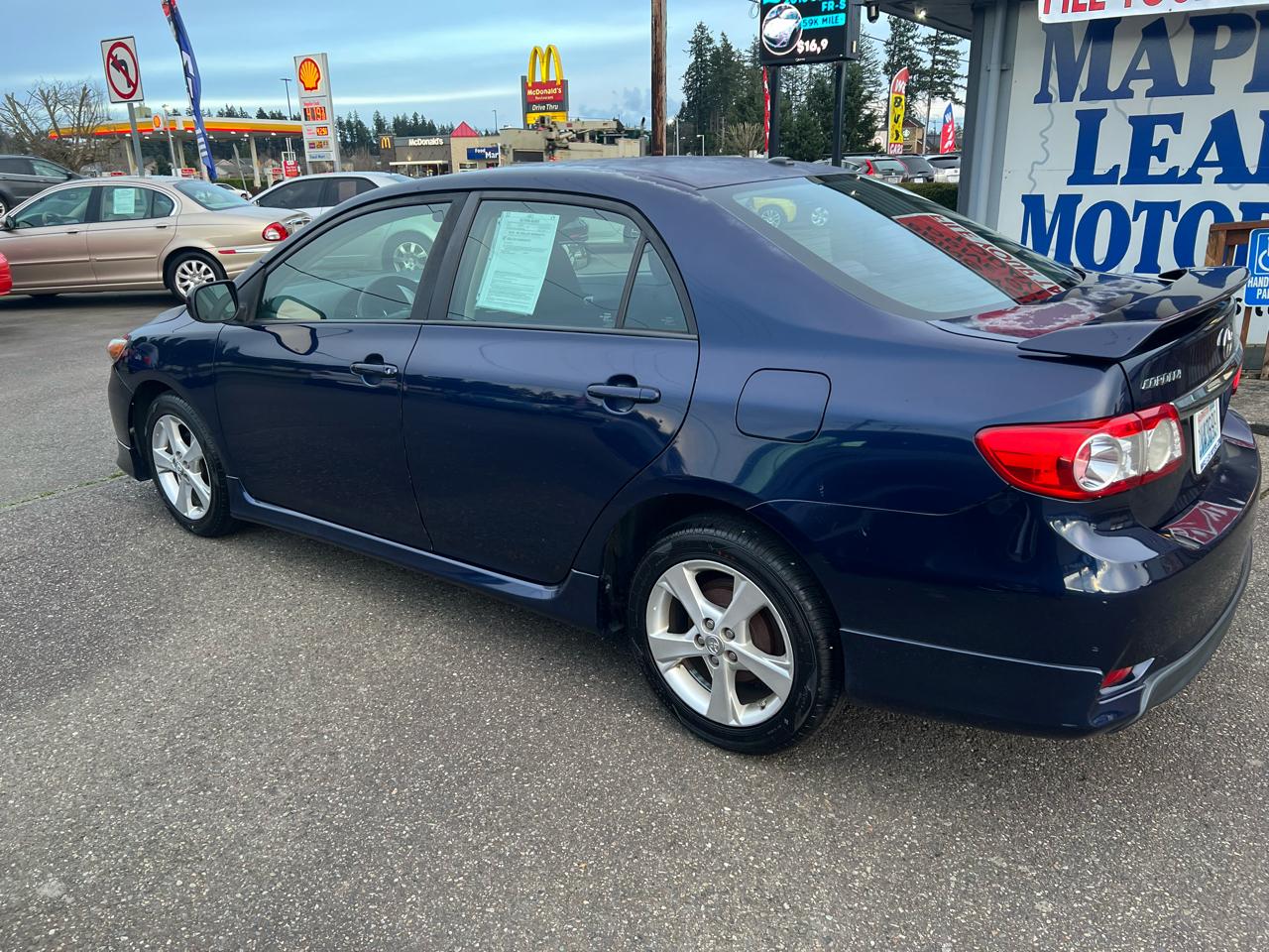 Toyota Corolla 4dr Sdn Man L (Natl) 2011