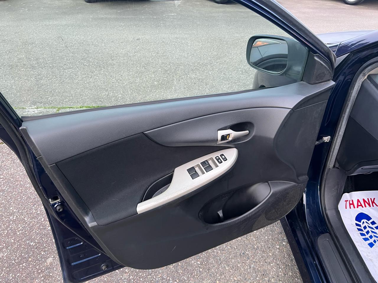 Toyota Corolla 4dr Sdn Man L (Natl) 2011