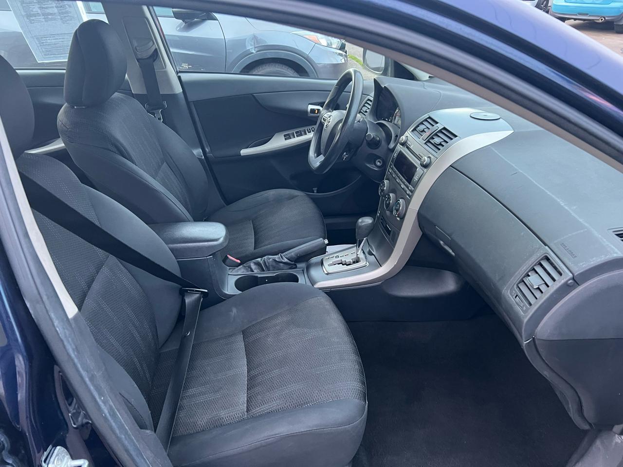 Toyota Corolla 4dr Sdn Man L (Natl) 2011