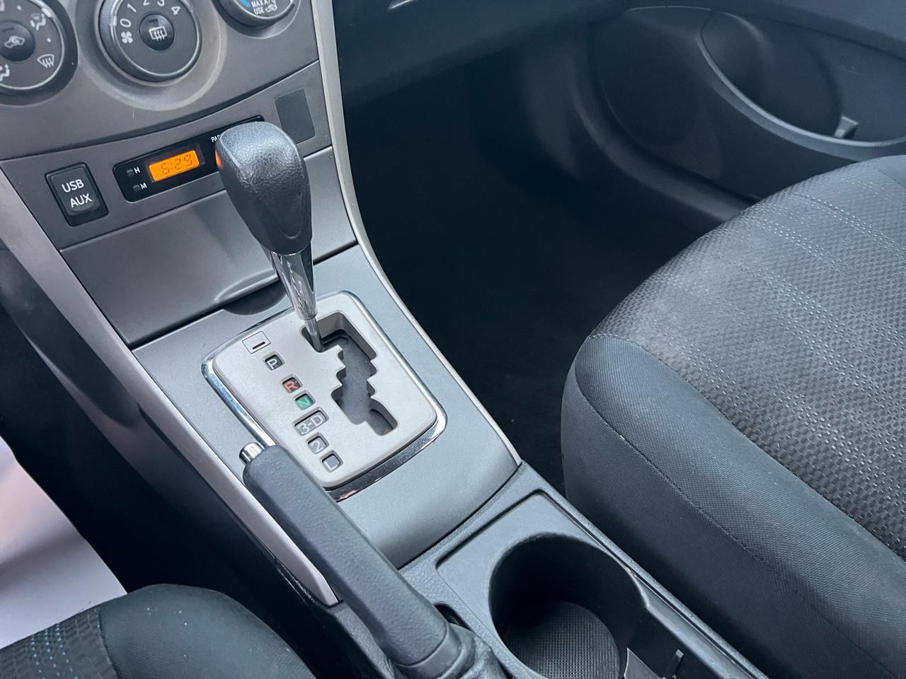 Toyota Corolla 4dr Sdn Man L (Natl) 2011