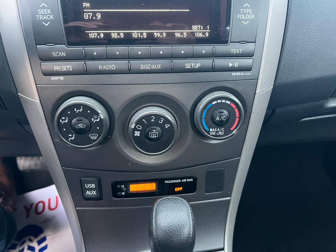 Toyota Corolla 4dr Sdn Man L (Natl) 2011