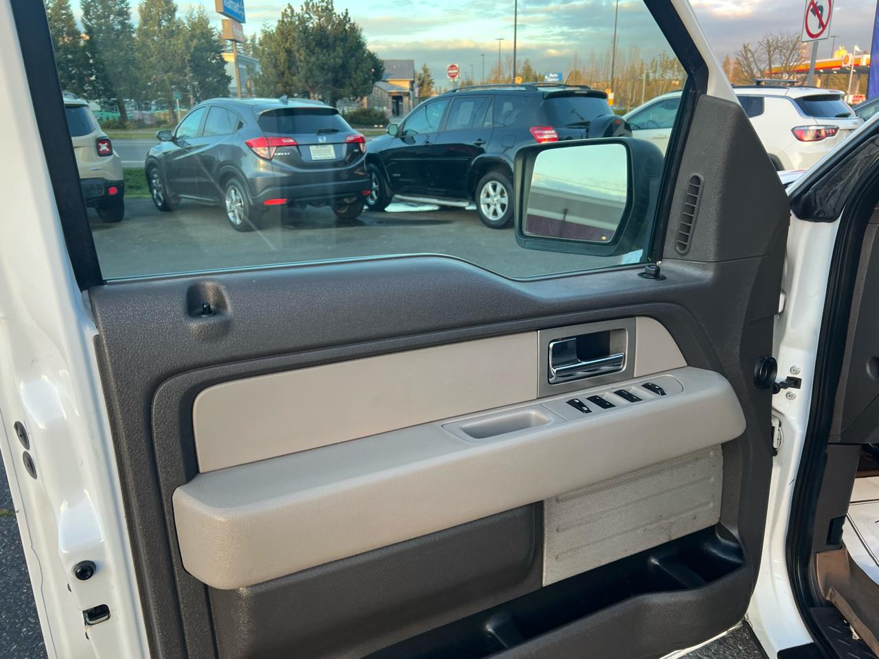 Ford F-150 2WD SuperCrew 145" XL 2009