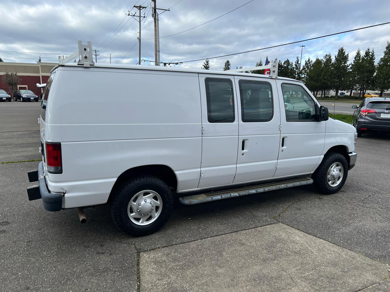 Ford Econoline Cargo Van E-250 Commercial 2013
