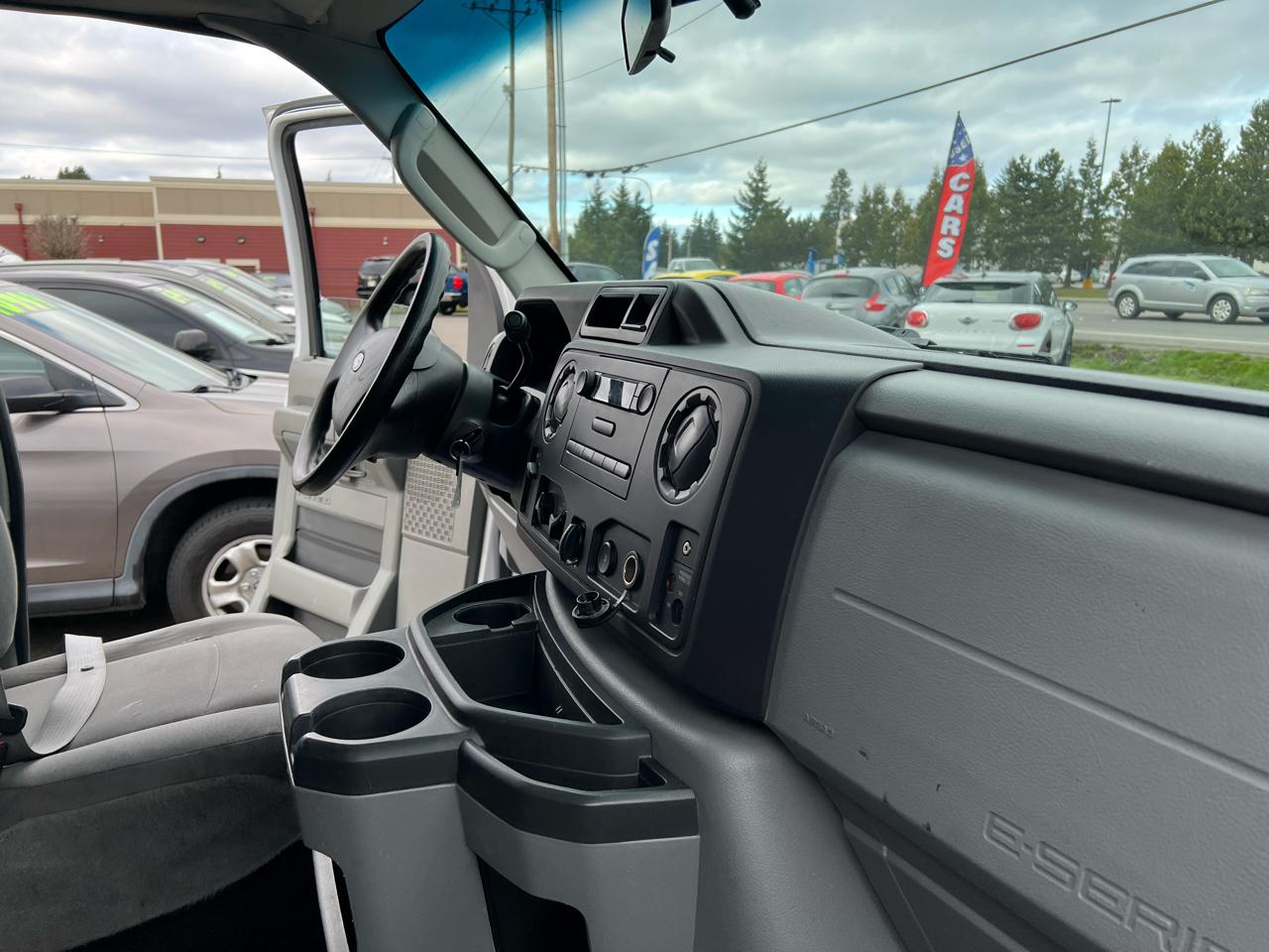 Ford Econoline Cargo Van E-250 Commercial 2013