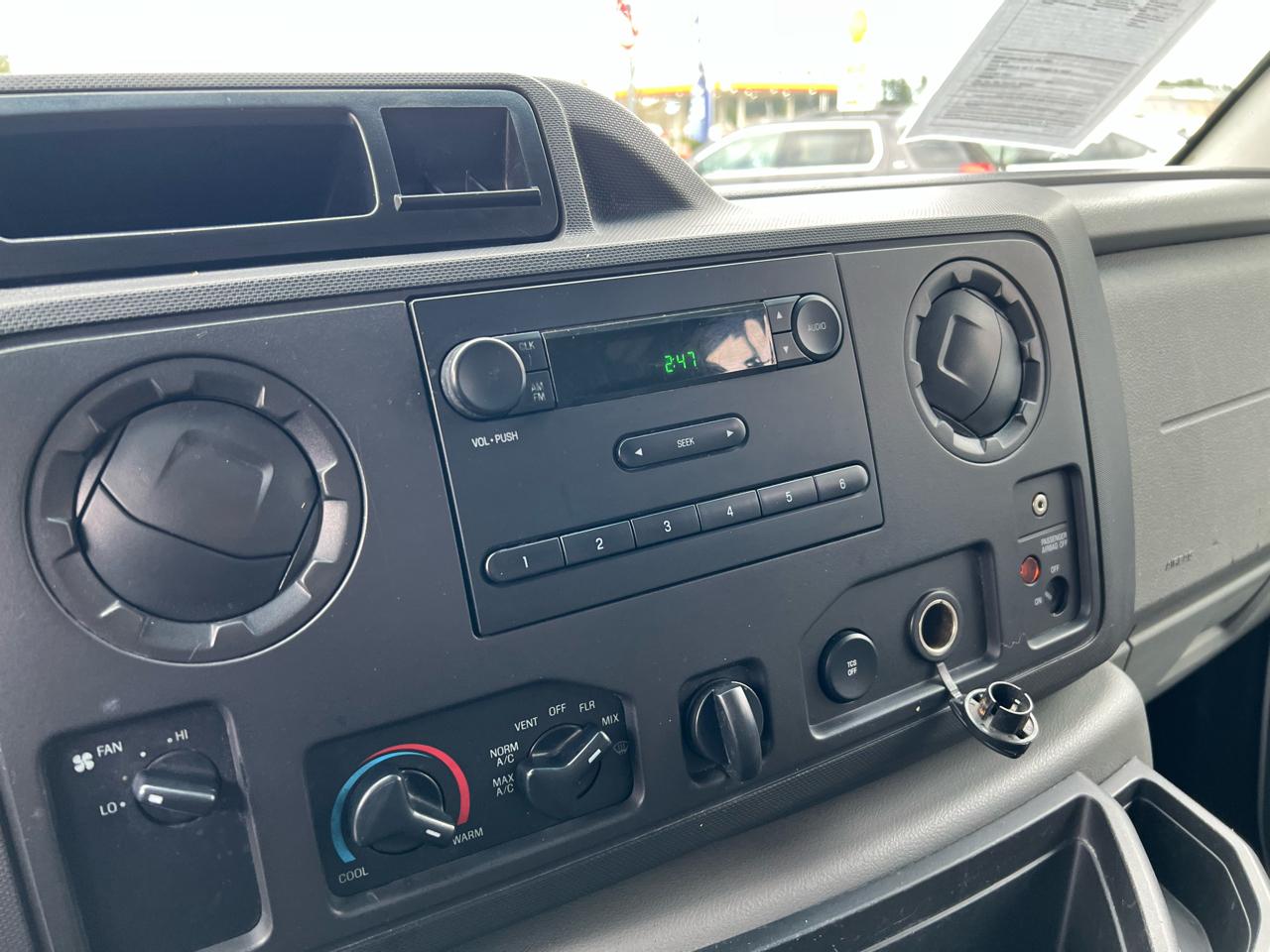 Ford Econoline Cargo Van E-250 Commercial 2013