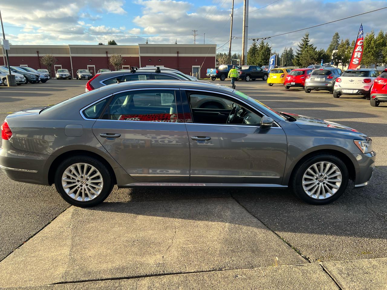 Volkswagen Passat 4dr Sdn 1.8T Auto SE PZEV 2016