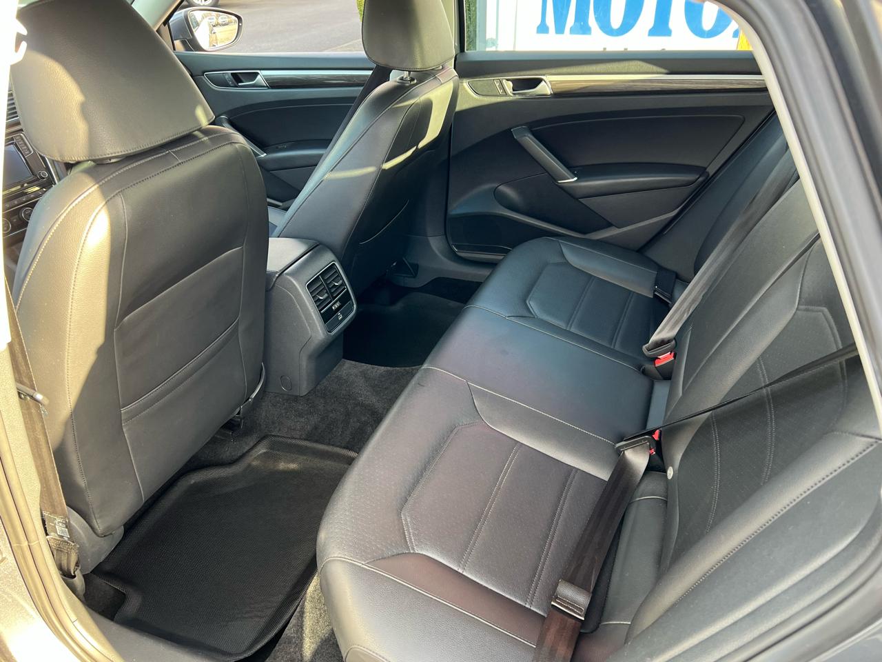 Volkswagen Passat 4dr Sdn 1.8T Auto SE PZEV 2016