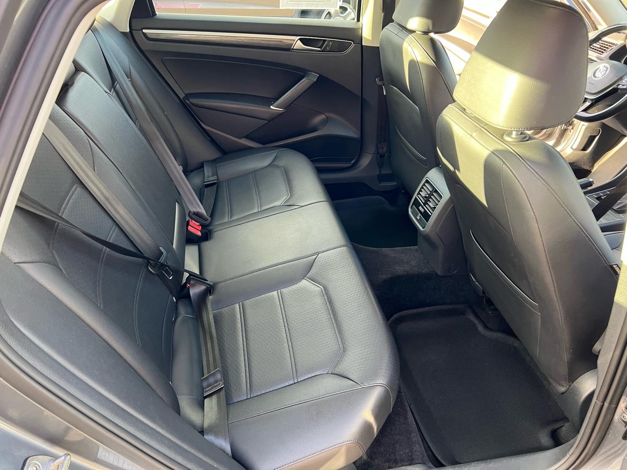 Volkswagen Passat 4dr Sdn 1.8T Auto SE PZEV 2016