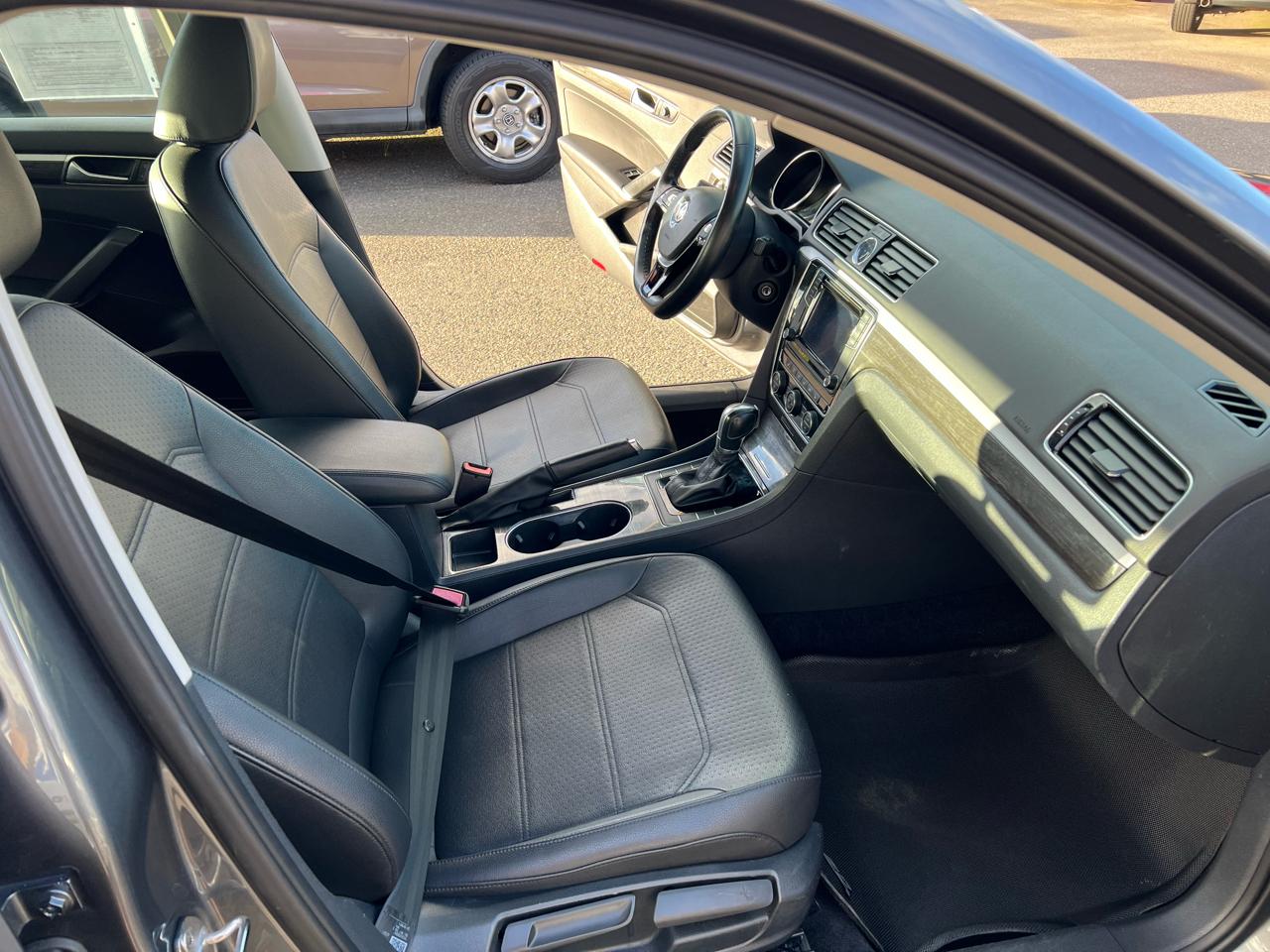 Volkswagen Passat 4dr Sdn 1.8T Auto SE PZEV 2016