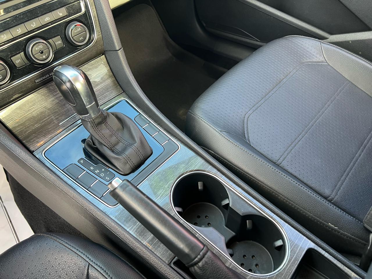 Volkswagen Passat 4dr Sdn 1.8T Auto SE PZEV 2016