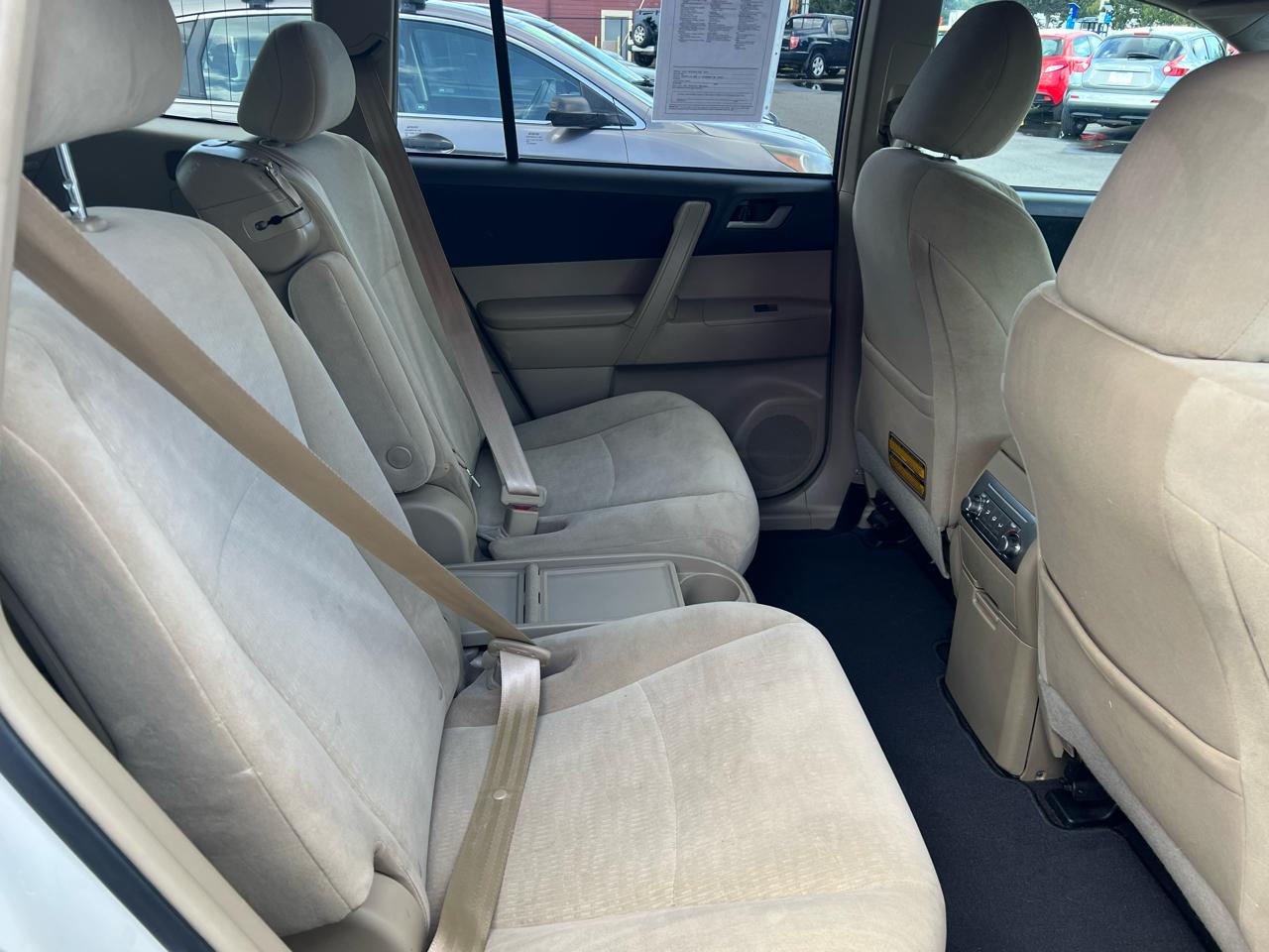 Toyota Highlander 4WD 4dr V6 (Natl) 2012