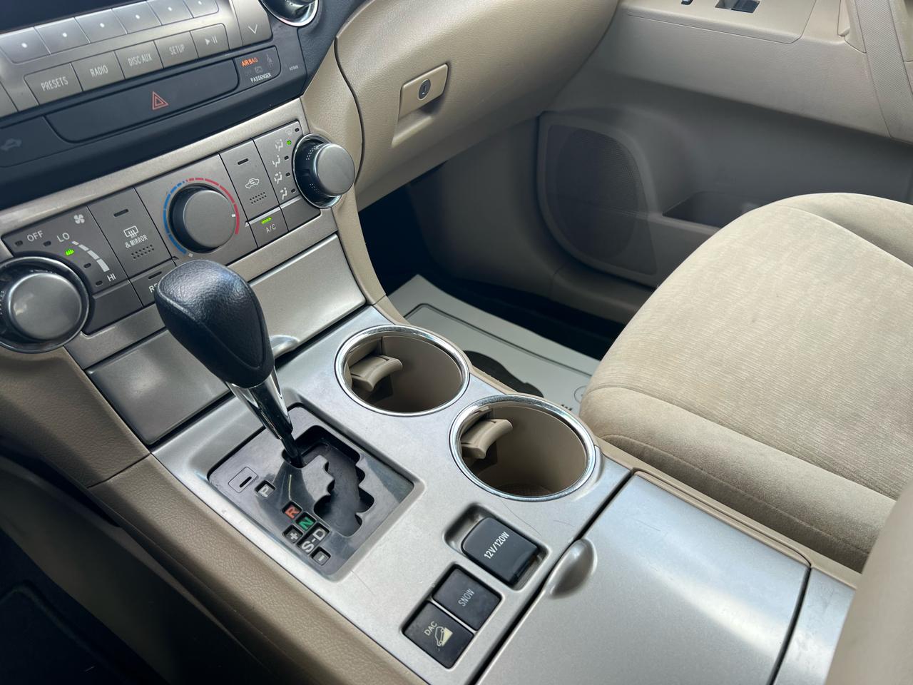 Toyota Highlander 4WD 4dr V6 (Natl) 2012