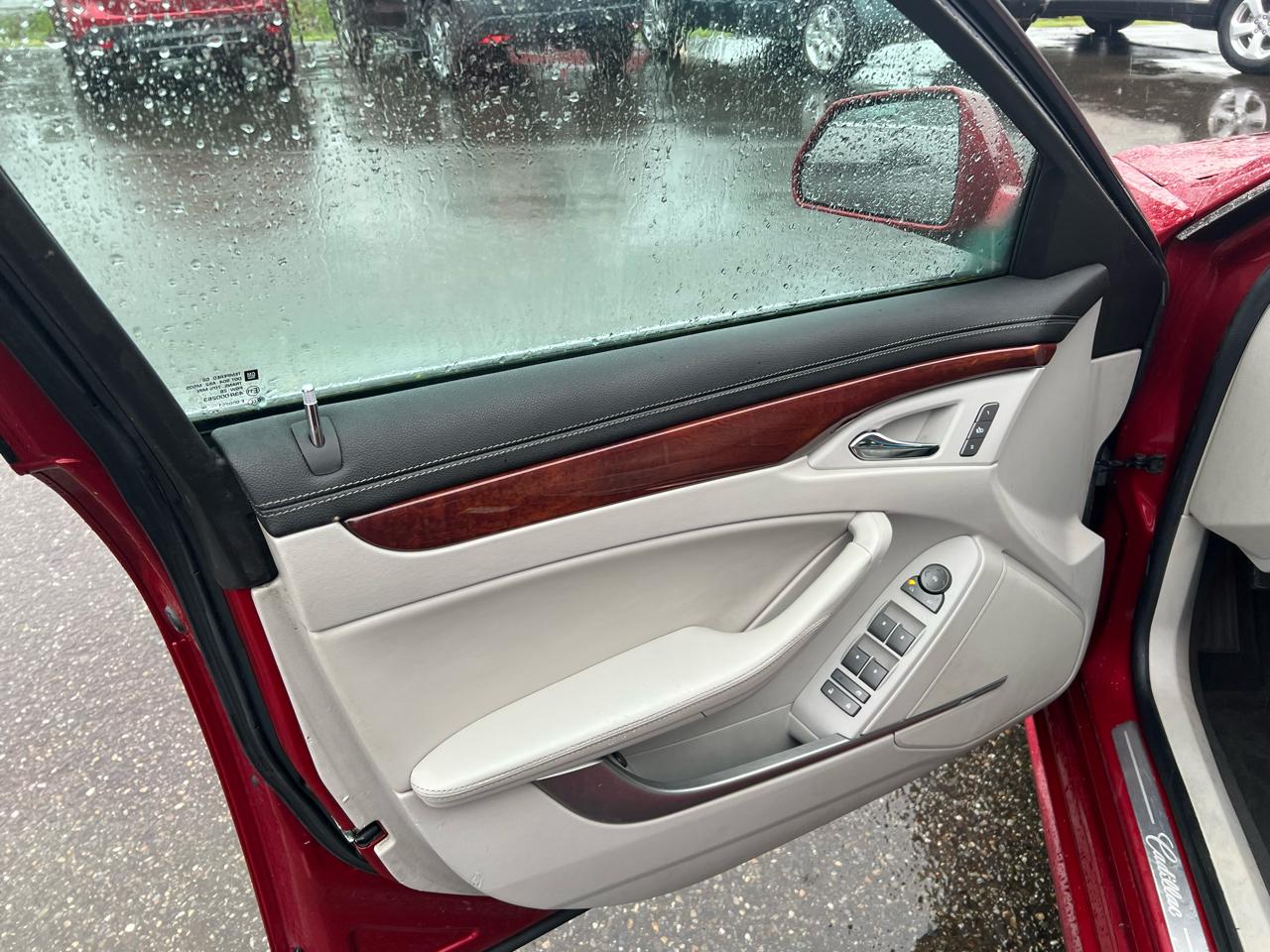 Cadillac CTS Sedan 4dr Sdn 3.0L Luxury RWD 2011