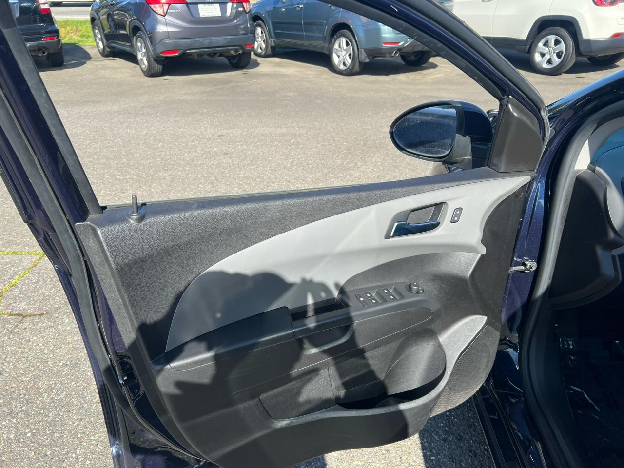 Chevrolet Sonic 5dr HB Auto LT 2015