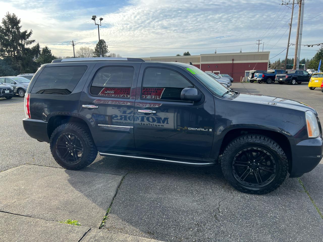 GMC Yukon Denali AWD 4dr 2008