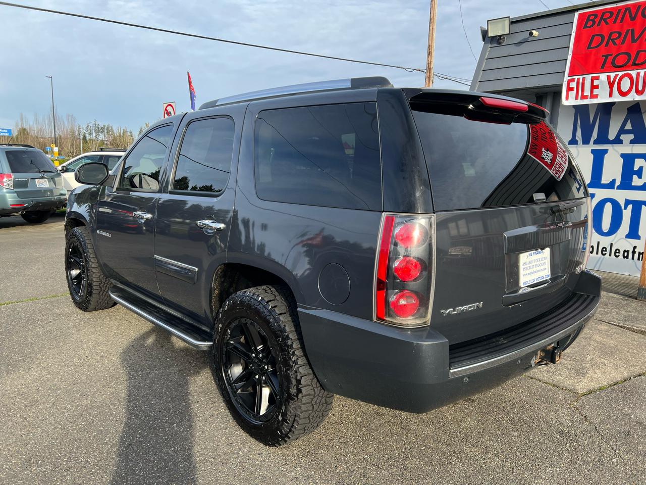 GMC Yukon Denali AWD 4dr 2008
