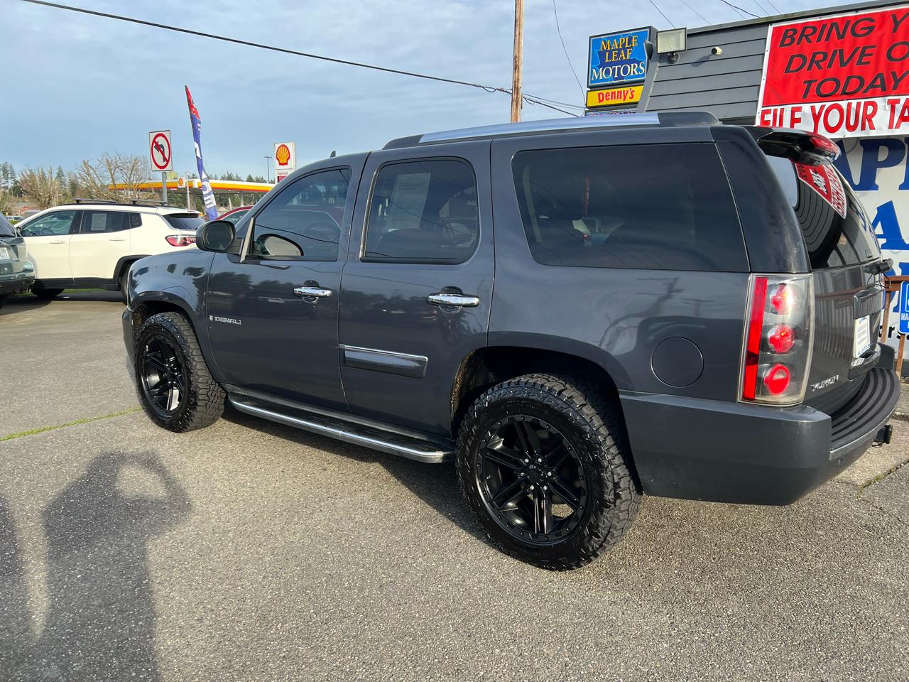 GMC Yukon Denali AWD 4dr 2008