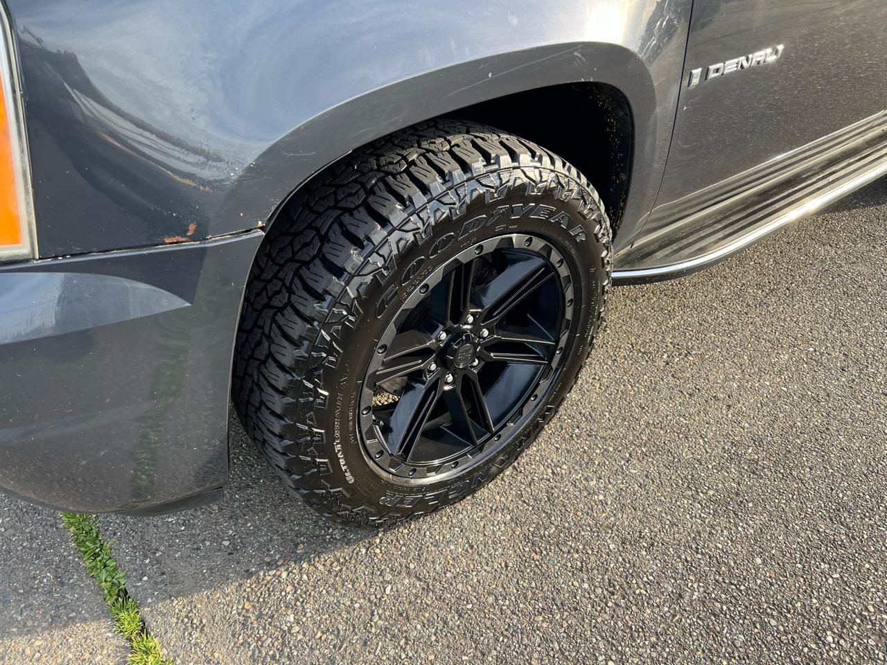 GMC Yukon Denali AWD 4dr 2008