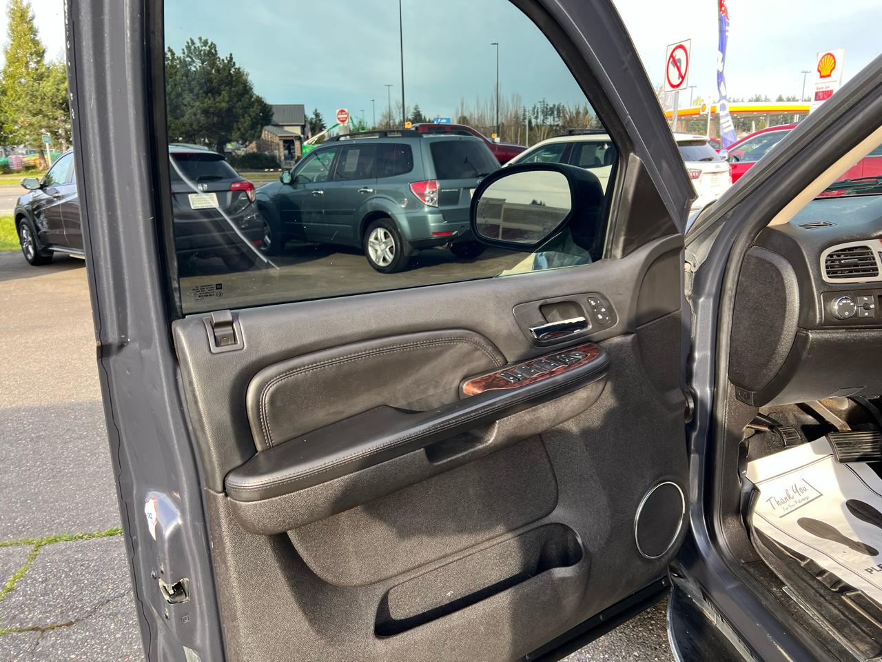 GMC Yukon Denali AWD 4dr 2008