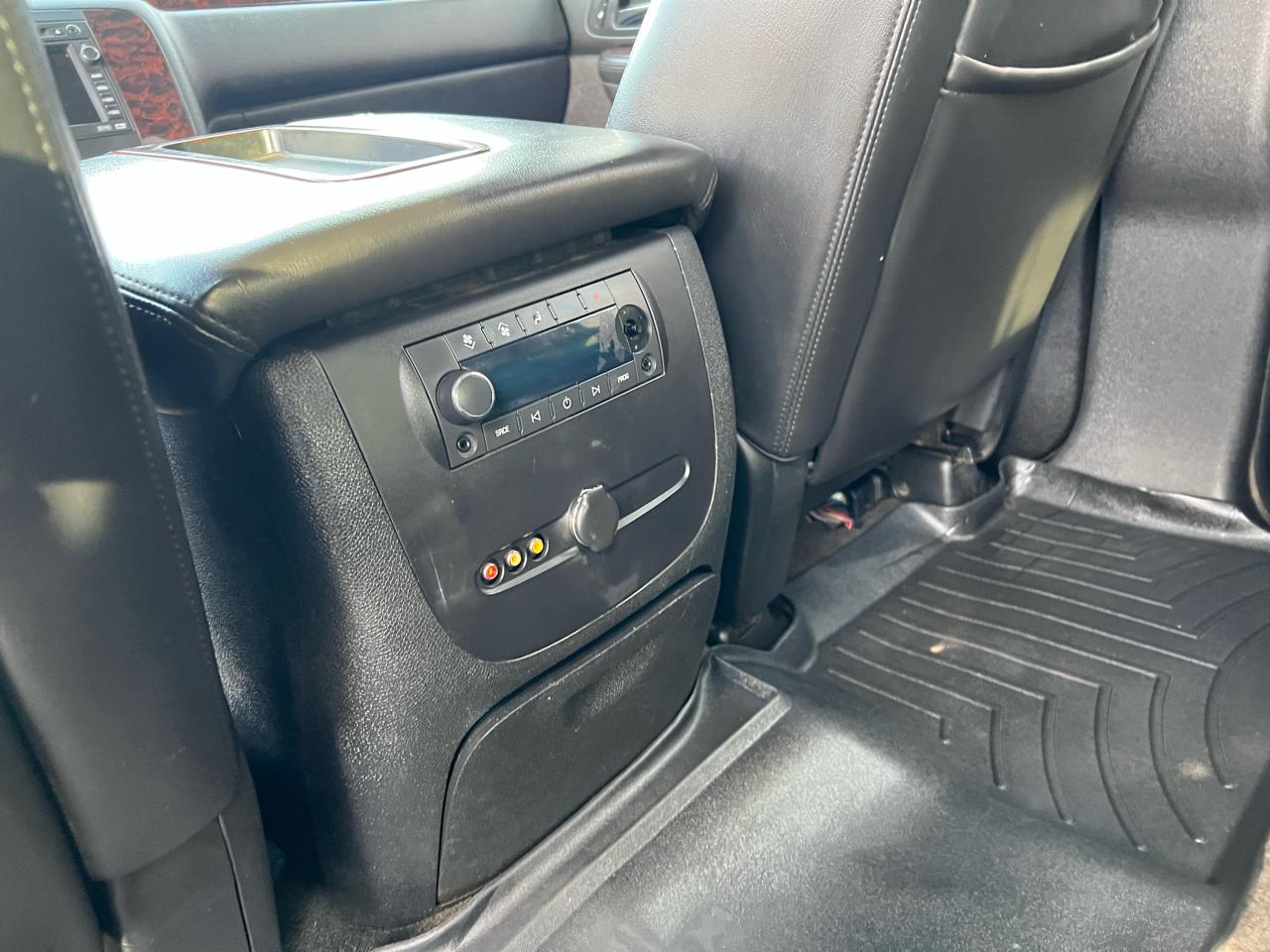 GMC Yukon Denali AWD 4dr 2008