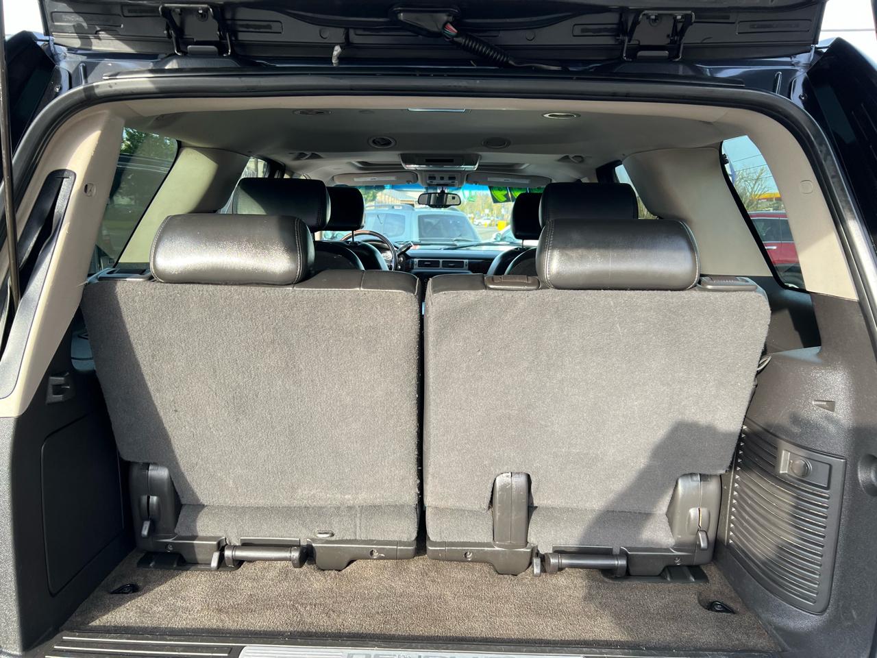 GMC Yukon Denali AWD 4dr 2008