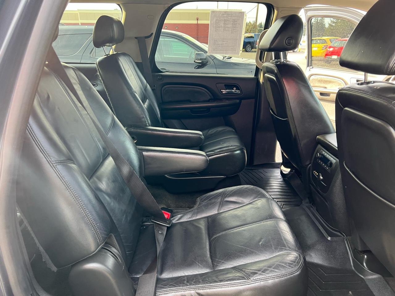 GMC Yukon Denali AWD 4dr 2008