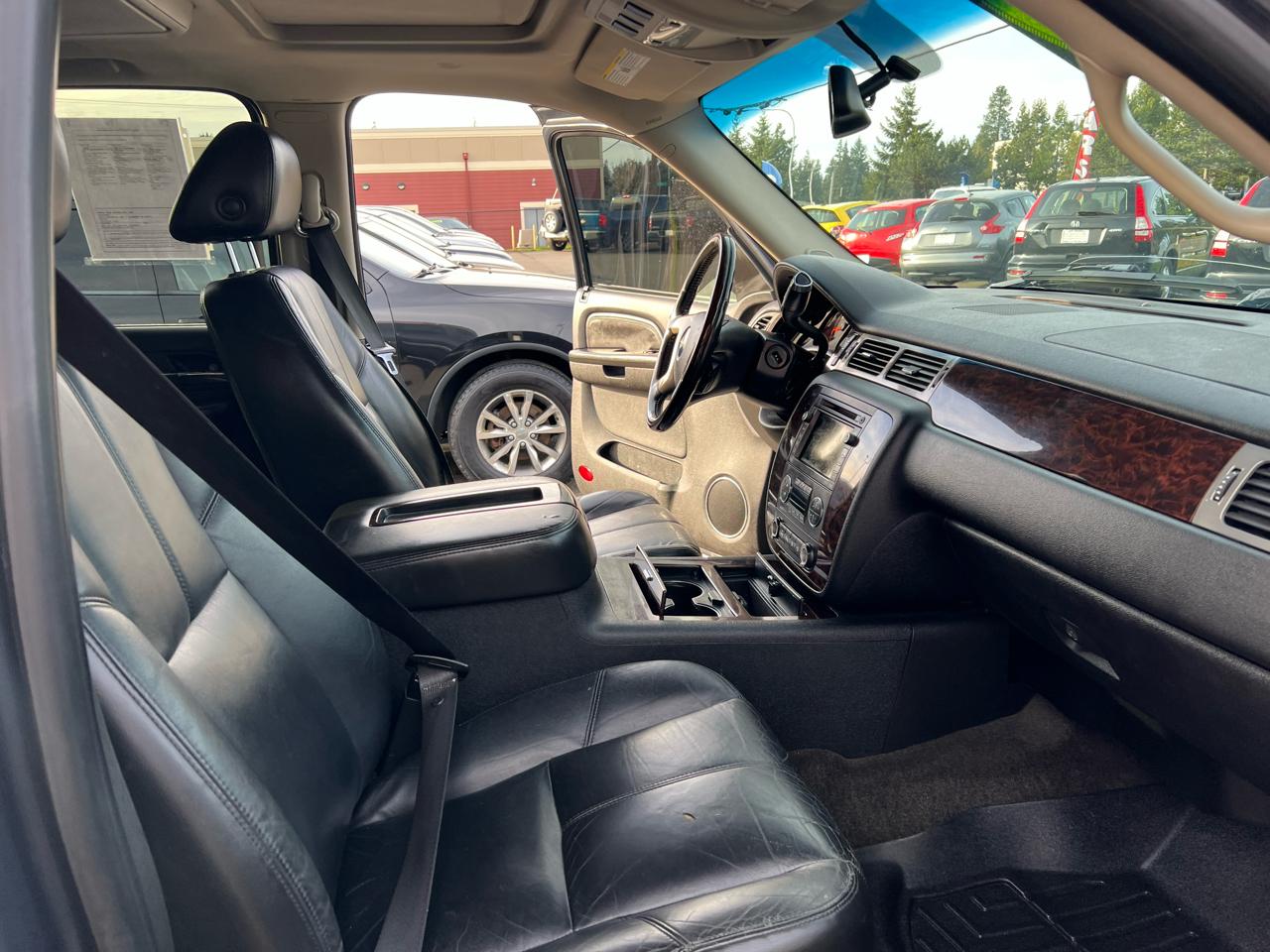 GMC Yukon Denali AWD 4dr 2008