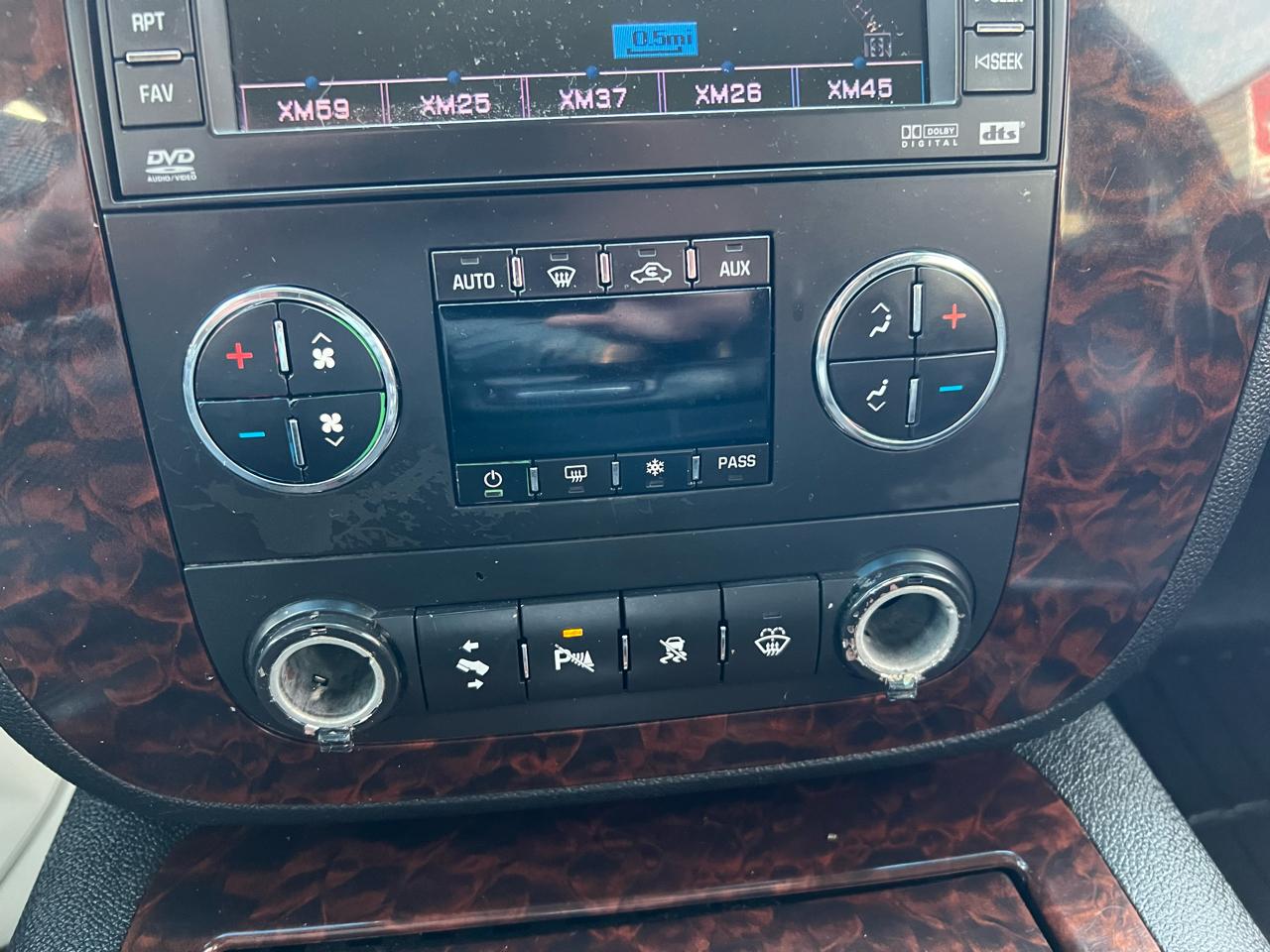 GMC Yukon Denali AWD 4dr 2008