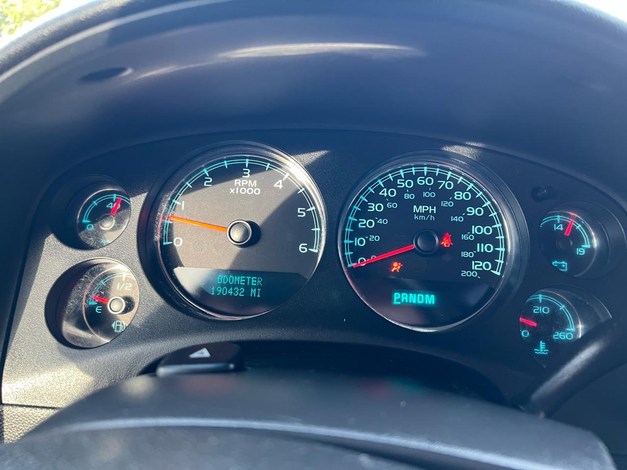 GMC Yukon Denali AWD 4dr 2008