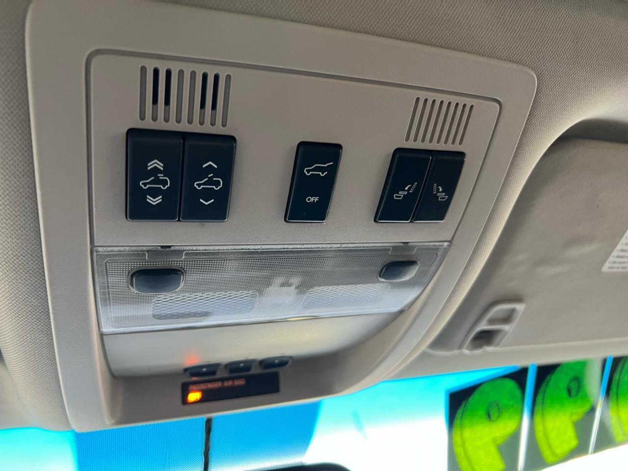 GMC Yukon Denali AWD 4dr 2008