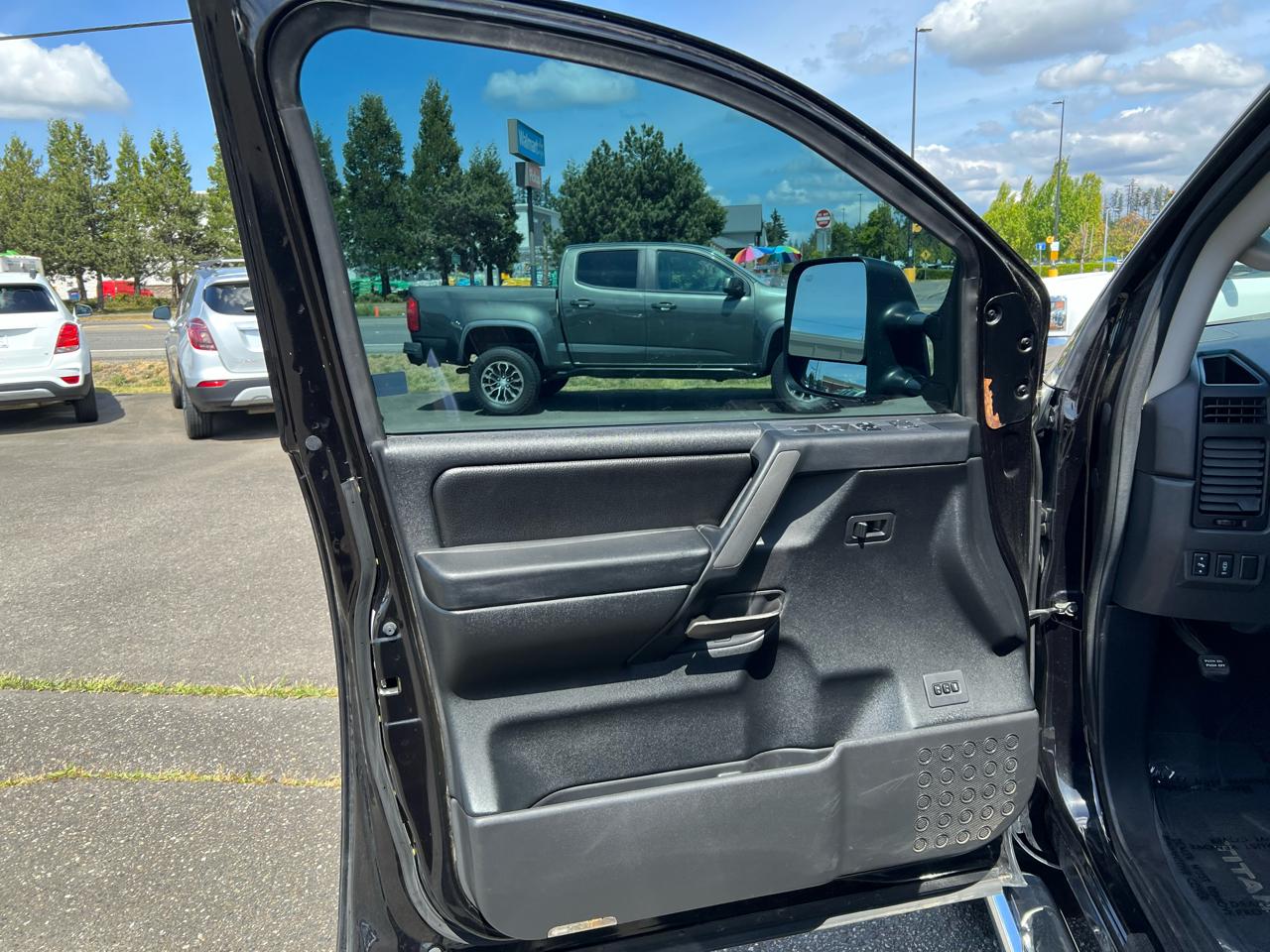 Nissan Titan 4WD Crew Cab SWB SL 2012