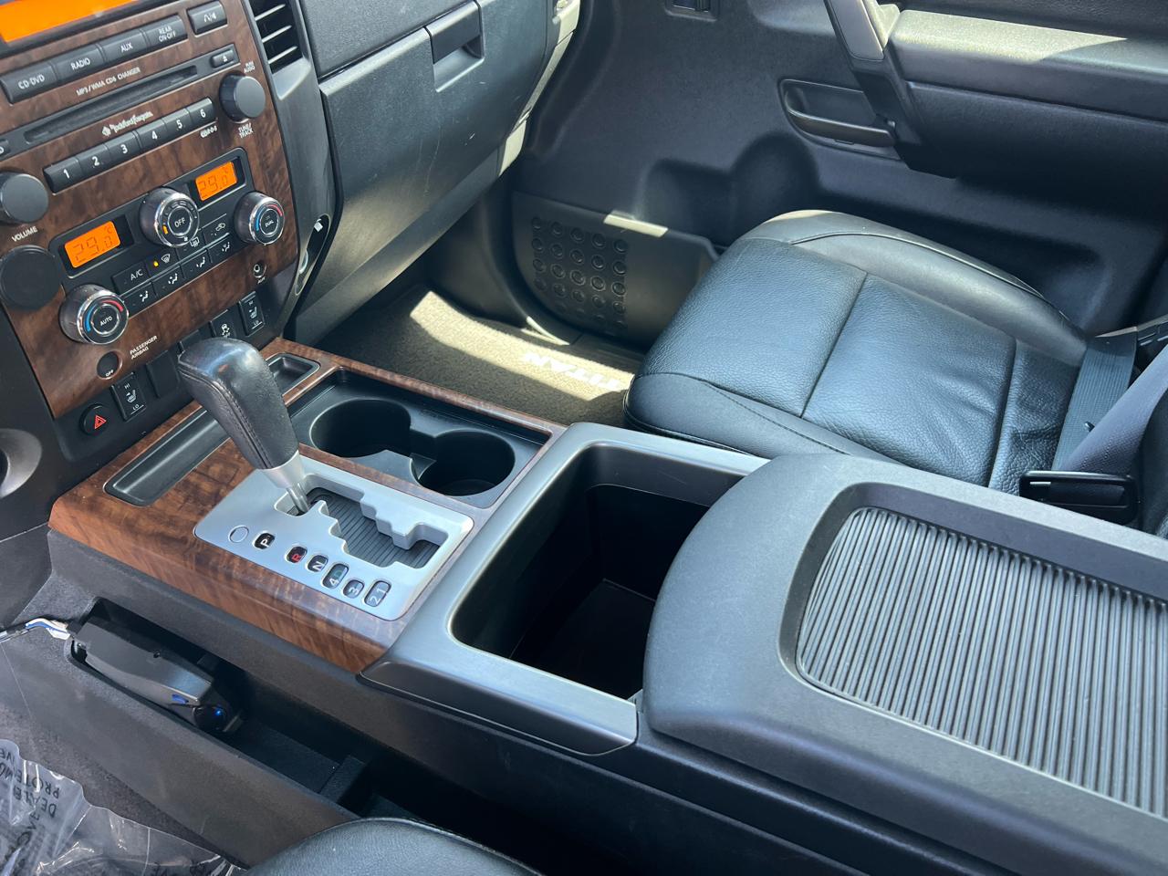 Nissan Titan 4WD Crew Cab SWB SL 2012
