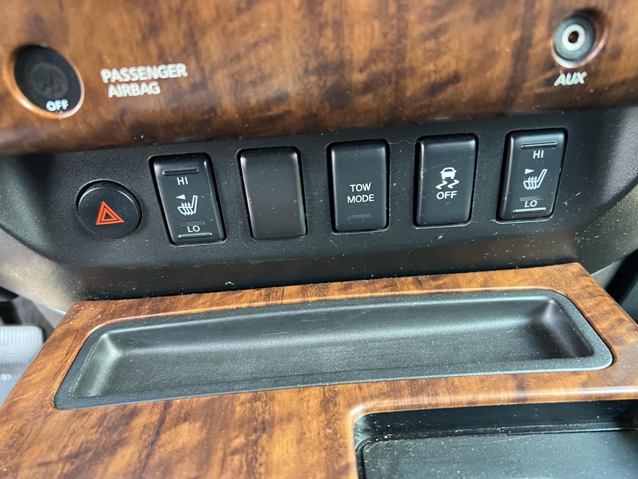 Nissan Titan 4WD Crew Cab SWB SL 2012