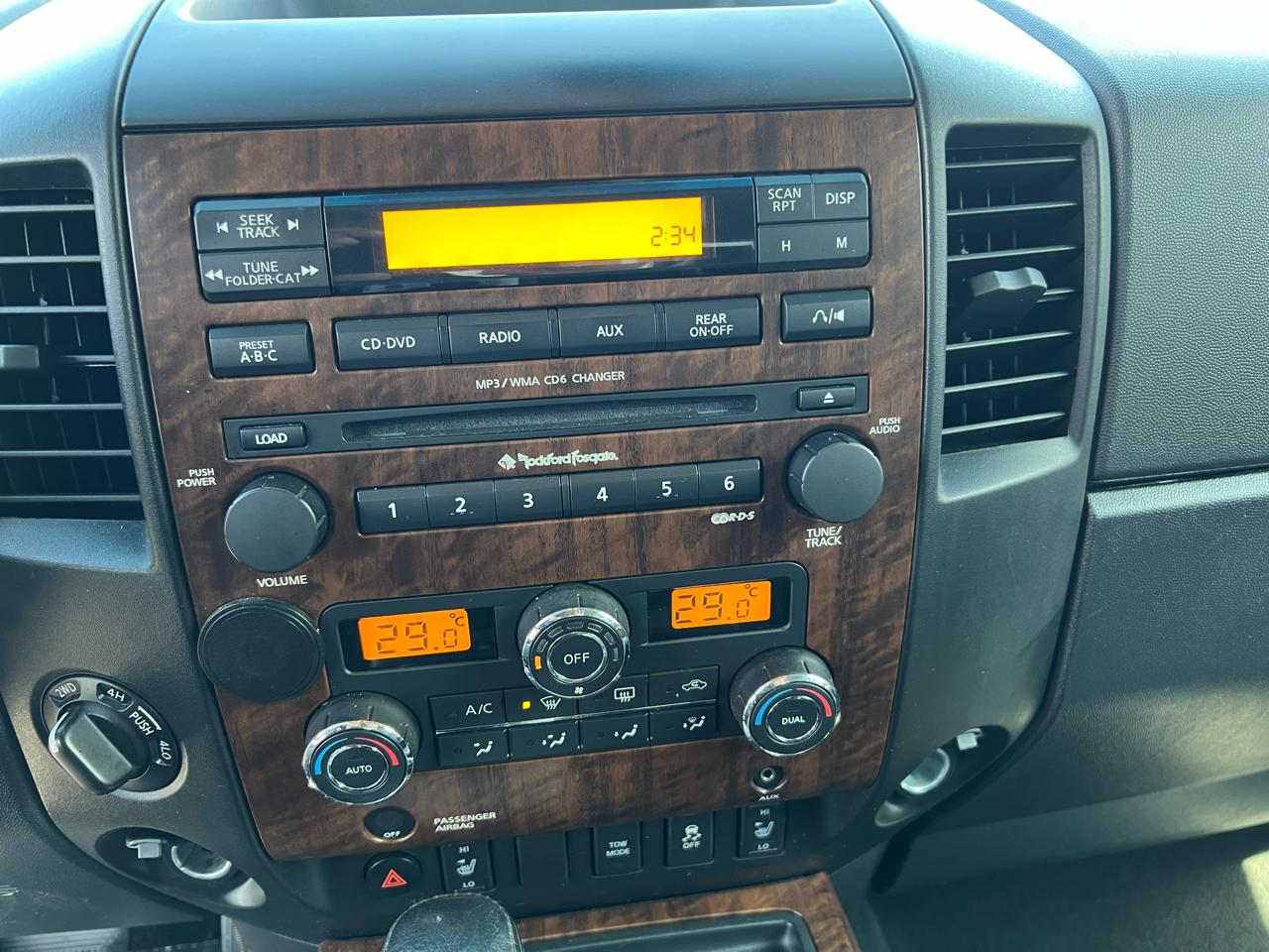 Nissan Titan 4WD Crew Cab SWB SL 2012