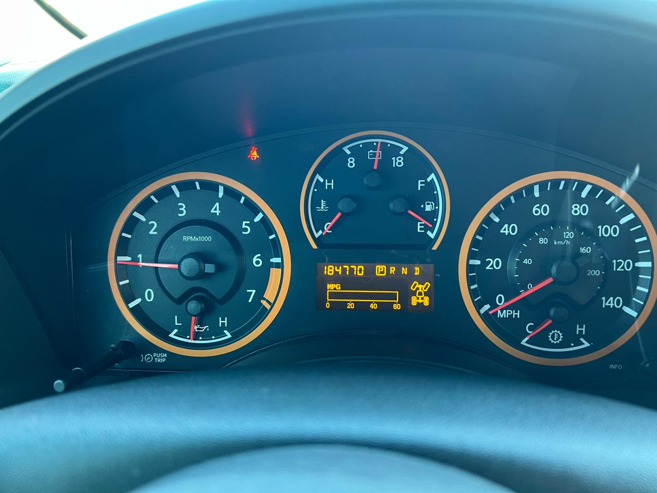 Nissan Titan 4WD Crew Cab SWB SL 2012