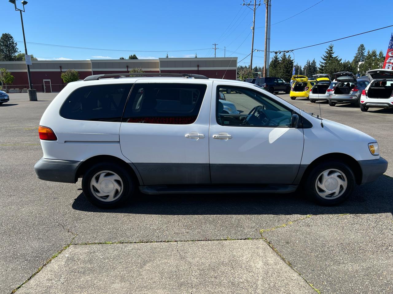 Toyota Sienna 5dr LE 2000