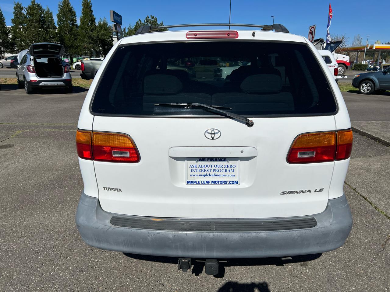 Toyota Sienna 5dr LE 2000